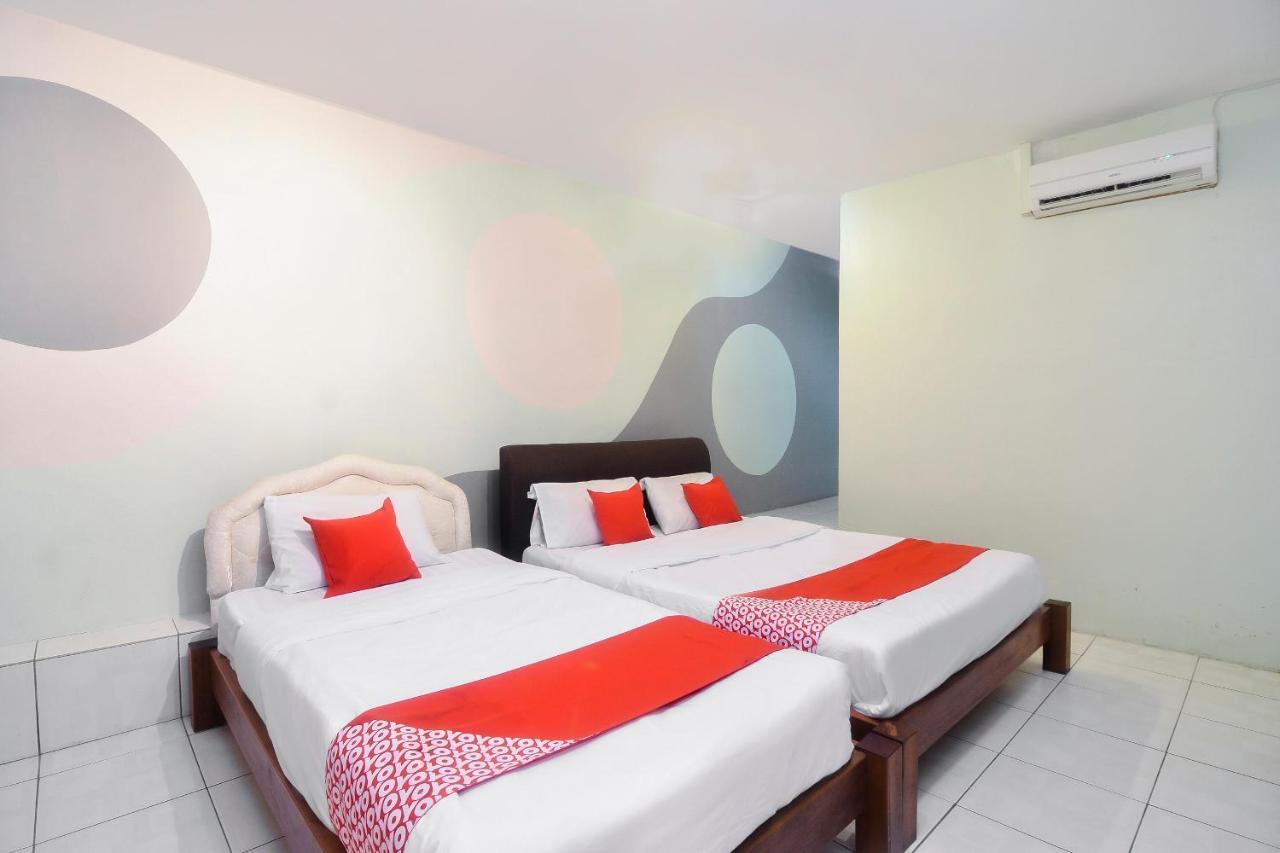 Oyo 44034 Furama Lodging House Kuching Exterior photo