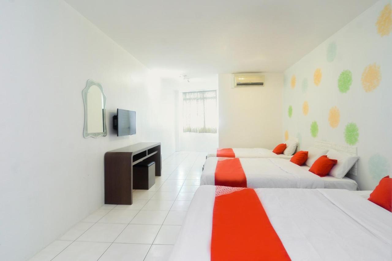 Oyo 44034 Furama Lodging House Kuching Exterior photo