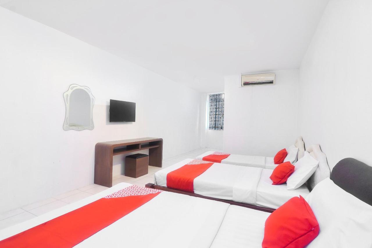 Oyo 44034 Furama Lodging House Kuching Exterior photo