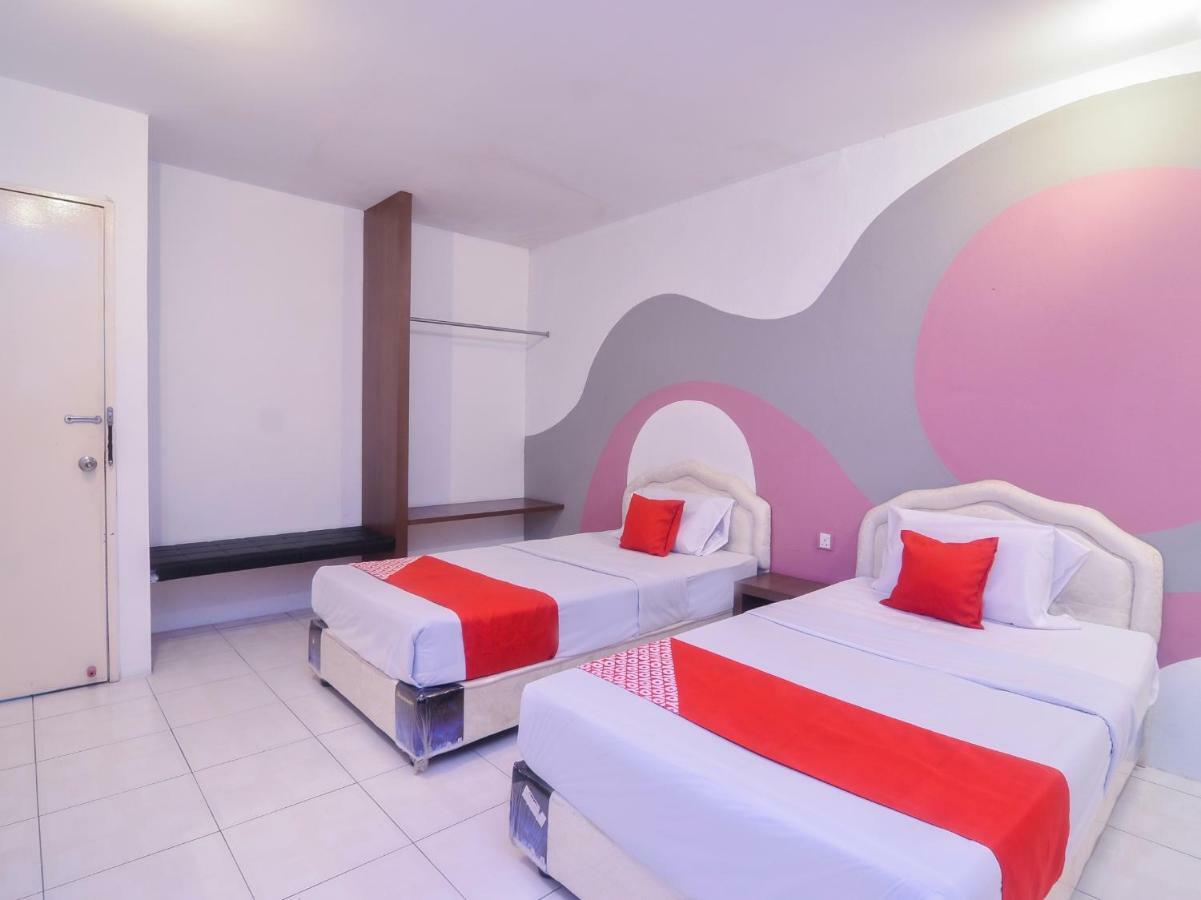 Oyo 44034 Furama Lodging House Kuching Exterior photo